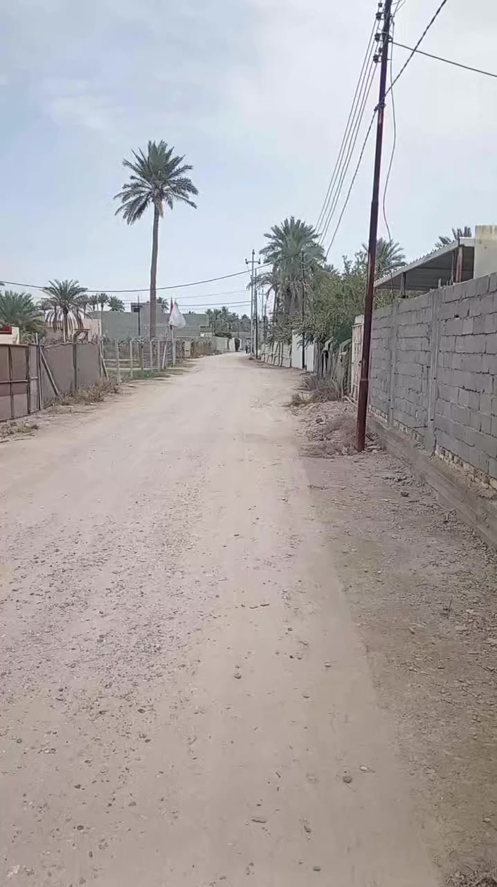 السلام عليكم
للبيع
مزرعه. طابو زراعي
المساحه. 1 دونم. واقع حال أكثر
واجهه. 75 م. ركن على شارعين
تحتوي على دار بناء حديث بمساحة 300 م
طابق واحد. 4 غرف نوم وصاله ومطبخ وكليدور و٢ مجمعات صحيه
علما أن المزرعه مسيجه بالكامل
زوير. قرب مشروع الماء
للاستفسار. ***********.. ***********
عقارات عين الأسد
حي الصحه. شارع الكورنيش. قرب المسبح الأولمبي
ابو فاطمه الكلابي
