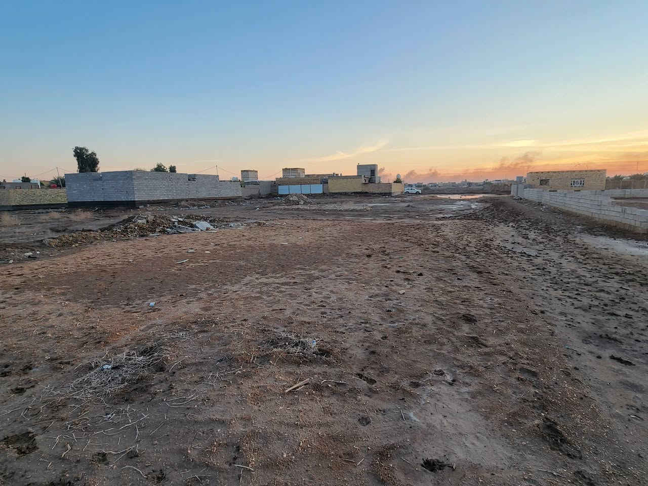 عرصات عددهن 6 للبيع مساحة كل وحده  200م  سند 25 مداور بأسم المشتري  مشموله  بالتطويب   العنوان خلف حي العسكري مقابل شارع جامع الجوادين البوجاسم  ***********+*********** واتساب  ***********او مراسلة الصفحة
