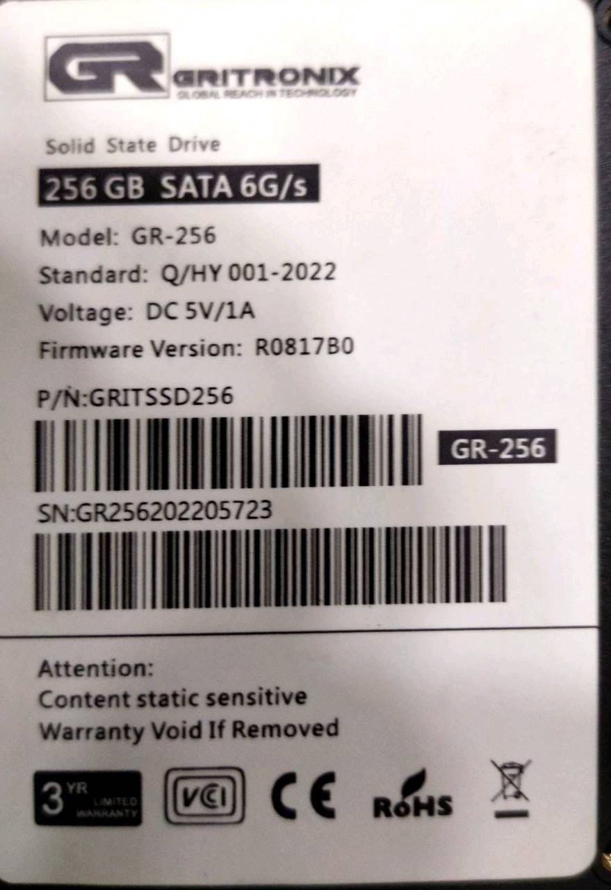 ذاكرة ssd حجم 256 GB سرعة 6GB/s مستعمل اخو الجديد مابي و لا خدش السعر15 الف قفل و التوصيل كافة انحاء بغداد ب 5 الاف.
