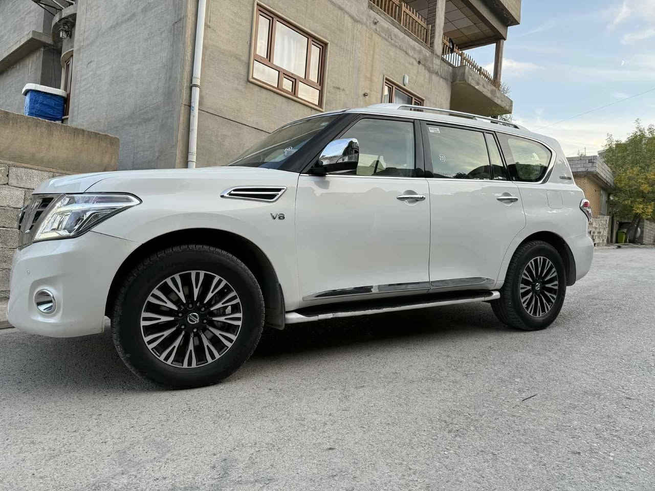 نیسان پاترول 2011se محرك صغيرة مرغوب ماشية 183000كيلومتر فول مواصفات ماعد كوشين جلد بدون صبغ سيارة نظيف بدون مصارف، للبيع اومراوس سيارات شمالية فقط سعر 225 .....***********
