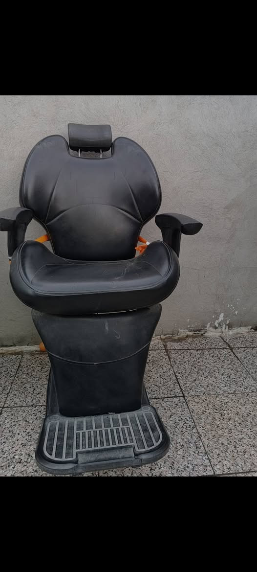 غراض حلاقة للبيع للعنوان حله بابل أبو غرق الوسط قرب العلويه شريفه بنت الحسن ع ‏‪***********‬‏

