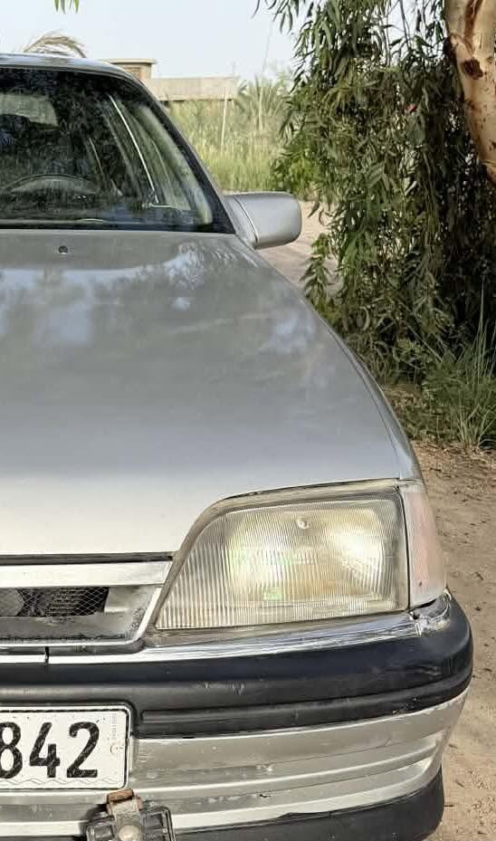 اوبل اوميكا  .٩١. رقم دولي بسمي . سنويه الى سنت ٣٠ يله تنتهي محرك وكير وتبريد كله ملكه . تخم تاير حداديه جديده سياره ما نقصه برغي تبريتها فول الفول  سياره مال جناي كلش حلوه  .السعر ٤٦ ورقه وبيه مجال. مكان السياره بابل القاسم. ***********
