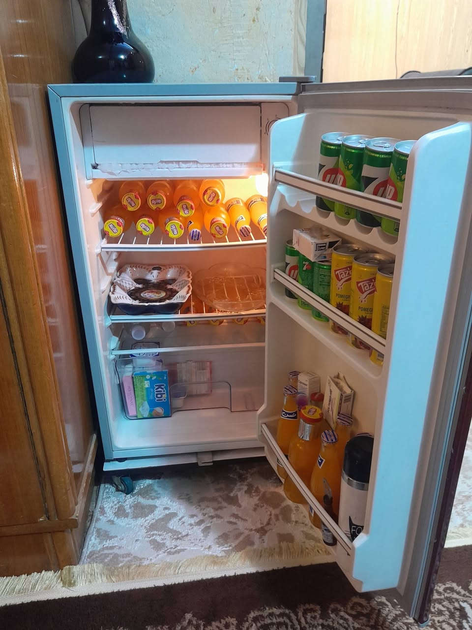 ثلاجه فندقيه للبيع نظيفه كلش السعر ٧٥ مكان حي القاهره ***********
