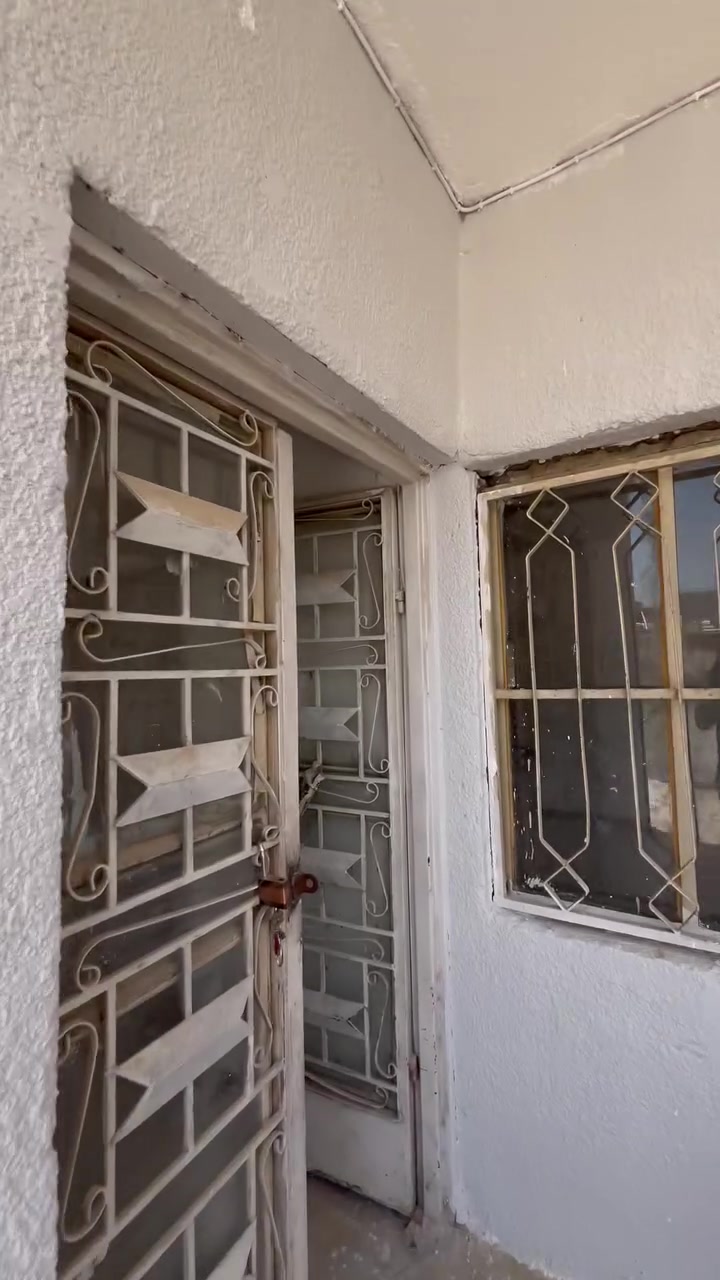 السلام عليكم بيت طابو صرف مساحة ٢٦٠ بلسند  واقع حالة ٢٧٧ الوجهة ١٤ والنزال ١٩ ونص البيت مرمم ونضيف  مخدوم من كلشي من ماء ومجاري وكهرباء موقعه شارع الحمداني وسعره مناسب للاستفسار الاتصال على***********
