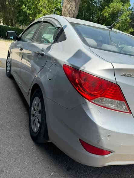 السلام عليكم اكسنت وارد كندي بدون ايرباگ اكرر بدون ايرباگ موديل 2013 السيارة بيهة قطعتين تبديل بقطع اصلية لون وصبغ باب الصدر گير مبدل جديد محرك 1600 GDI مكفول السيارة مفولة عدا السلايد بيهة شاشة وكاميرا وتحكم ستيرن وكروس سرعة وحساسات حتى تدفئة كشنات بيهة سعرهة 80 ورقمي *********** مكاني بغداد
