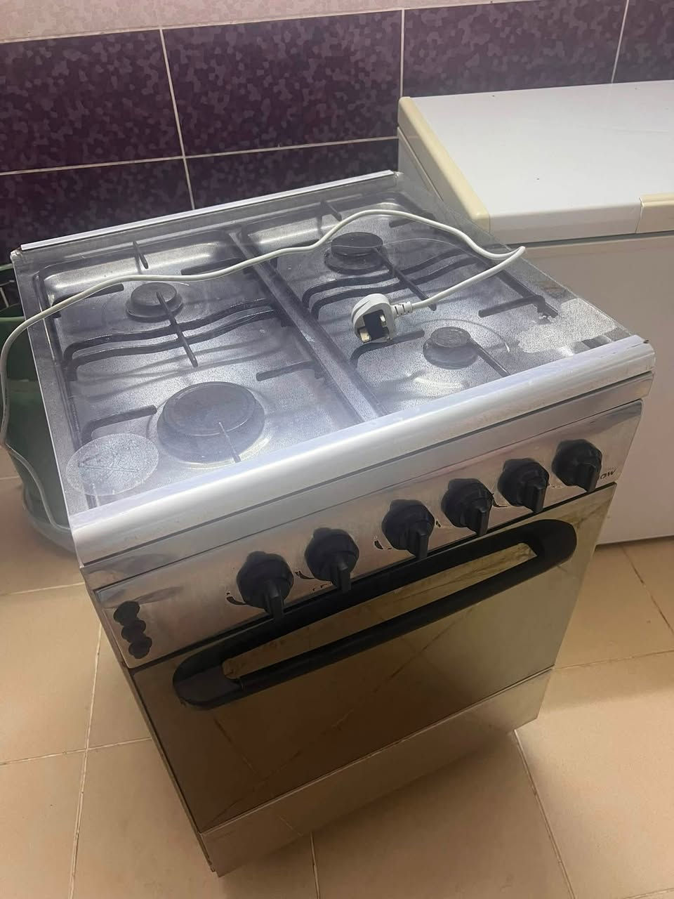 للبيع طباخ مصري ماركة فريش نضيف جدا على وضع الشركة للشراء الأتصال على *********** موجود واتساب
