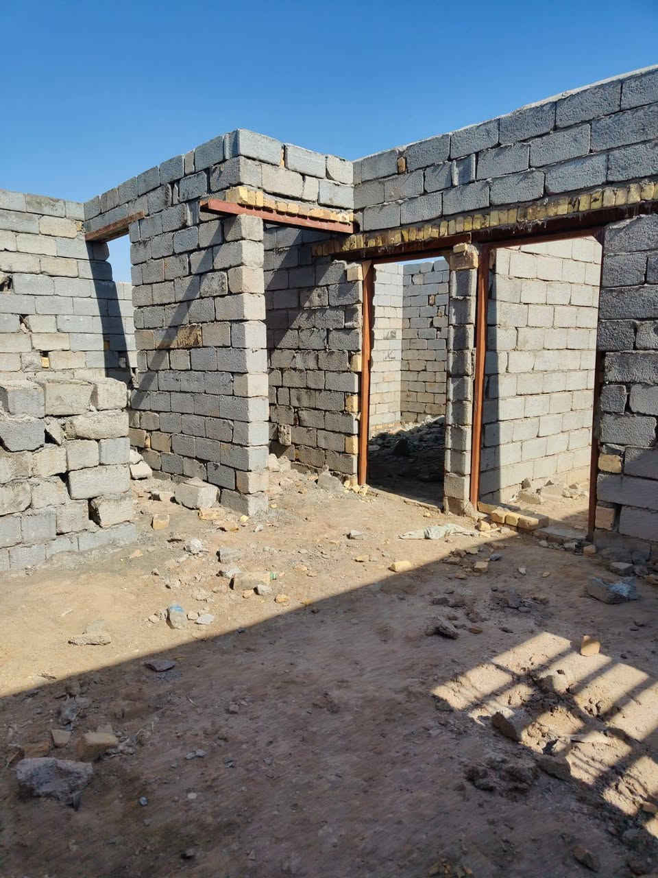 هيكل زراعي للبيع مساحة 130متر ناحية سديناوية قرب مركز الشرطة الجديد الي ورة صفي الدين غرفتين وديوانية وصحيات ومطبخ وصالة ومنور وحمام داخلي السعر 22وبي مجال للاتصال ***********
