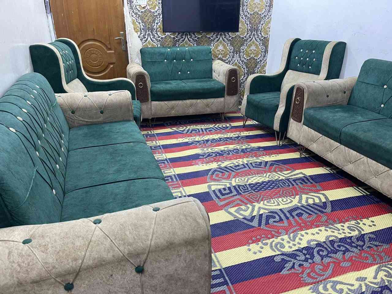 تخم 10 مقاعد تكمه بلوك اسود نضيف ستعمال قليل اخو الجديد ب275 وبي مجال 
*********** بغداد, العراق
