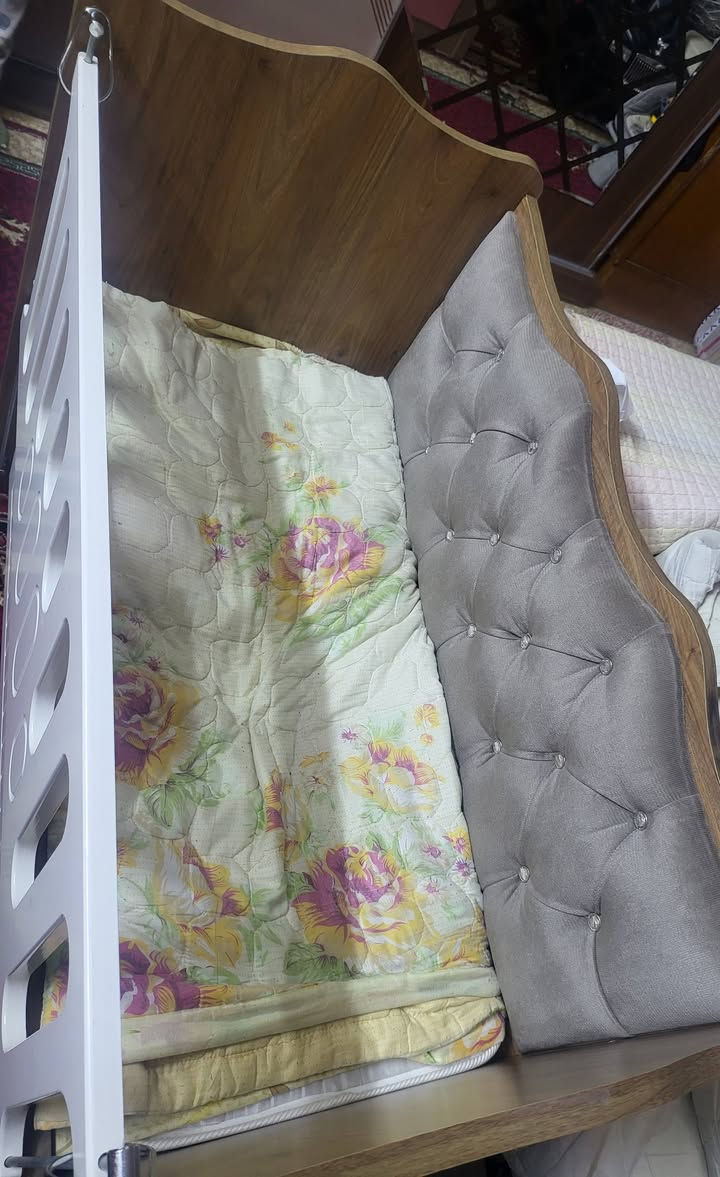 اغراض طفل للبيع استعمال قليل أغراض جديدة بغداد ***********
