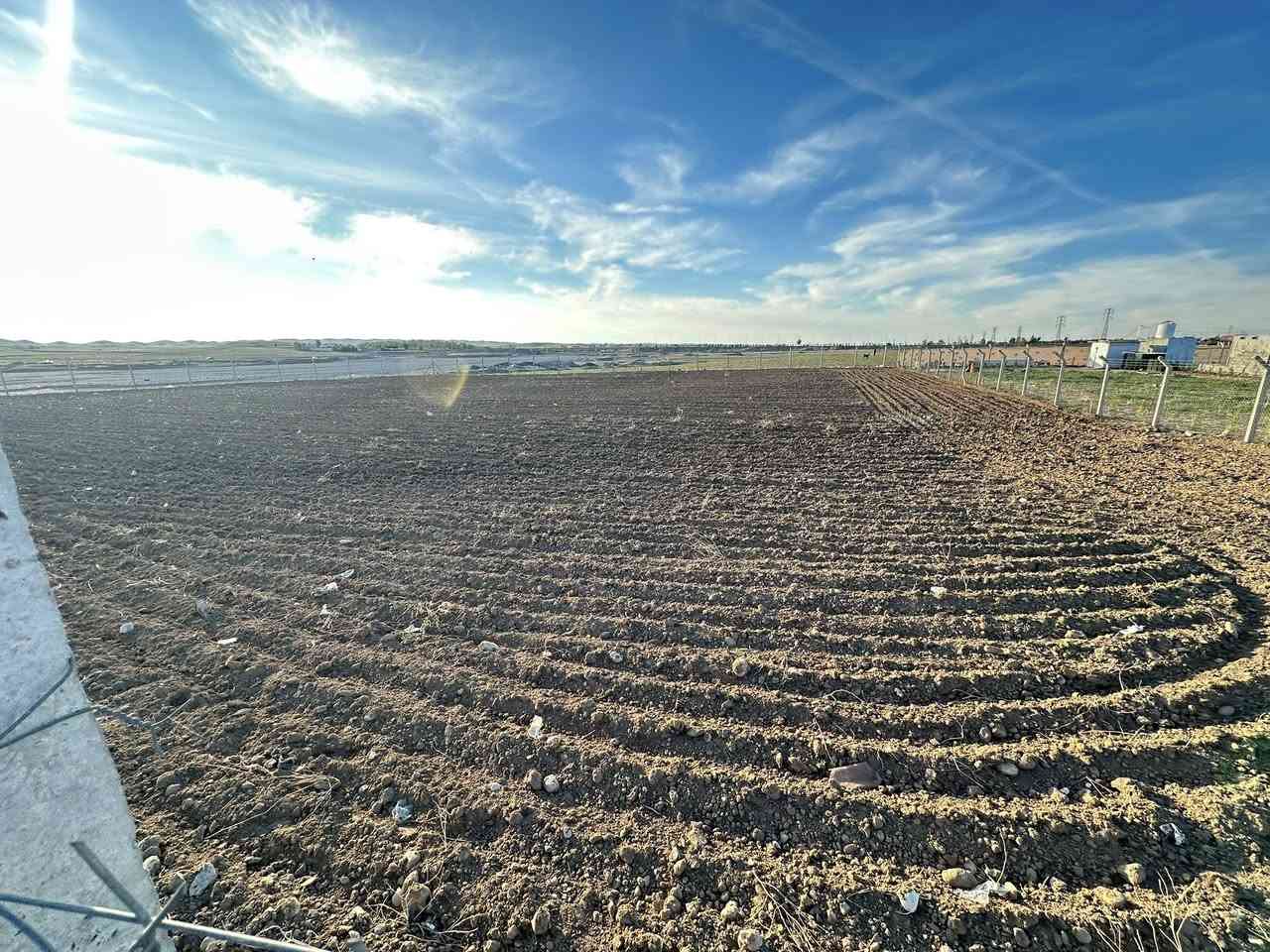 هات هات هات هەرزان و نایاب و جوانی لەم دۆنمە کە کاملە 

سلام علیکم

#دۆنمی_زۆر_هەرزان بۆ فرۆشتن ⛪💒
ناونیشان 📍 قەزای ڕزگاری (سموود)

◼️ دۆنم لە پشت شاری شکۆ ✅ 
◼️ئاوکارەبای خۆی هەیە و کامل سیاج کراوە 
◼️ تاپۆی شێخەو یەک دۆنم و نیوە ✅
◼️ نرخەکەشی زۆر هەرزان و گونجاوە ✅

بۆ زانینی نرخ 💵 تەنها خاڵێک لە کۆمێنت دانێ ڕاستەوخۆ بە نامە نرخەکەیت پێ دەگات یان پەیوەندی بکەن بەم ژمارانەوە 📲📞📳

***********📞✅
***********📞✅

دەتوانن سەردانی
#نوسینگەی_محمد_یاوەر_محمد بکەن 

ناونیشانی نوسینگە ◀️ ڕزگاری جادەی نێو بازاڕ 🛣️
🔴 سەرووی شارەوانی سموود. 🌆🏣
🔴 تەنیشت شیرینی خانەی زانا🍹🏢

ئێوەی بەڕێزیش هەر موڵکێکتان هەبوو بۆ فرۆشتن یان ویستان بیکڕن دەتوانن ڕەسم و زانیارییەکانتان بنێرن بۆ ژمارە ڤایبەری 📳✅ ***********
