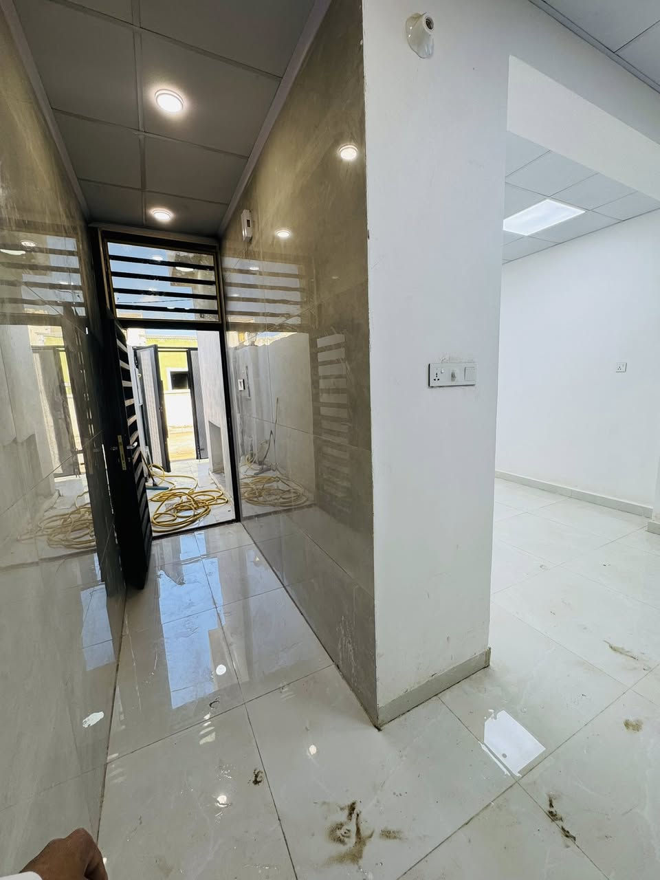 🏡 دار للبيع – النجف / مجمع ليوسف
📐 مساحة:100متر

📜 طابو سند حر – طابق ونص

🔸 المحتويات:

• غرفتين 🛏️

• صالة 🛋️

• مطبخ 🍽️

• استقبال 👥

• صحيات عدد 3 🚿

• شغل مال جناي ✔️

💰 السعر: 130 وبِيه مجال

لتبليط ومجاري

📞 للاتصال أو واتساب: ***********
