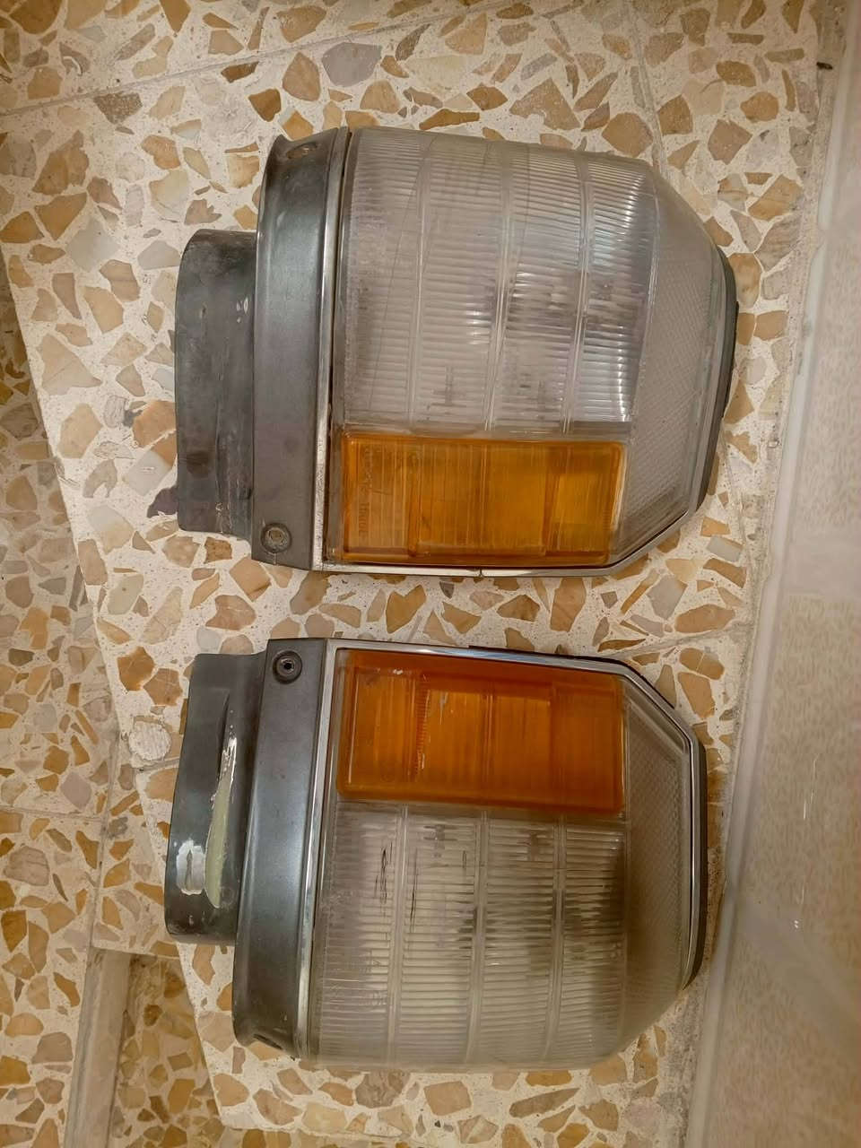 لايتات امامي زائد سكنات امامي موديل 85 سوبر 
السعر 100 
***********
