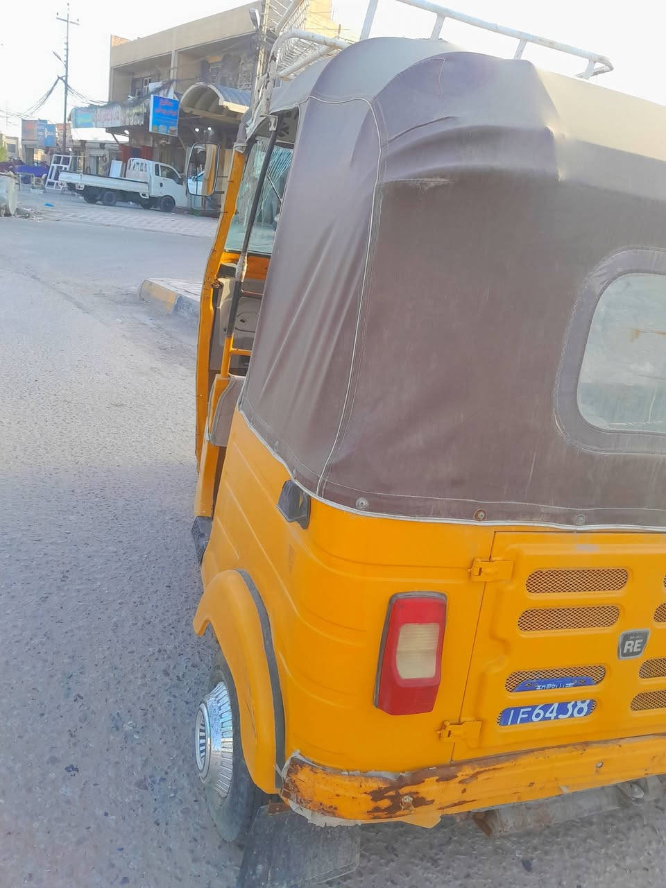 سلام عليكم تكتك للبيع موديل ١٨ طالعة بشهر ٧ محجوزة بلحجز حاجزه المرور هية اوراق اصولية اريد ابيعها صارله شهر ونص بلحجز اوراقهة الصلية عندي وسويجهة عندي العندة واسطة يكدر ايطلعهة او يرقمهة اني محتاز تكتك بسمي اصولية واخذك لساحة وراويكياهة رايدهة ٢٥٠٠ وبيهة مجال مكاني كربلاء الحر ***********
