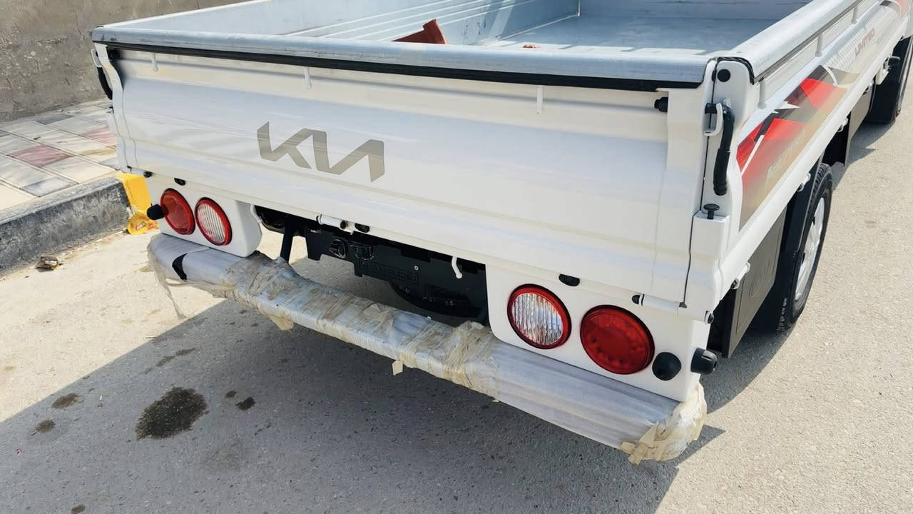 السلام عليكم كيا 2700 
موديل 25 سياره فول سستم زيرووو 
كفاله عامه رقم بابل باسمي تحويل ثاني يوم 
السعر 172 وبيه مجال قليل 
لاستفسار ***********
