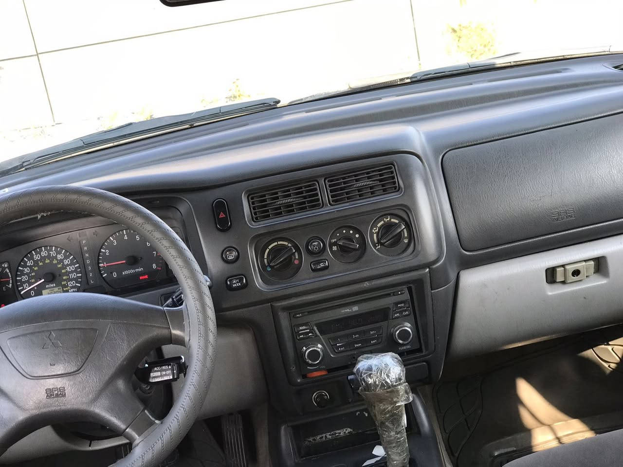 ناتيفيا مكانها بغداد 2001 سيارة نضيفة وقوية كير ومحرك جديد تبريد تدفئة شغال دواخل نضيفة السعر 70 وبيها مجال 
للاتصال ‭0781 986 3773‬
