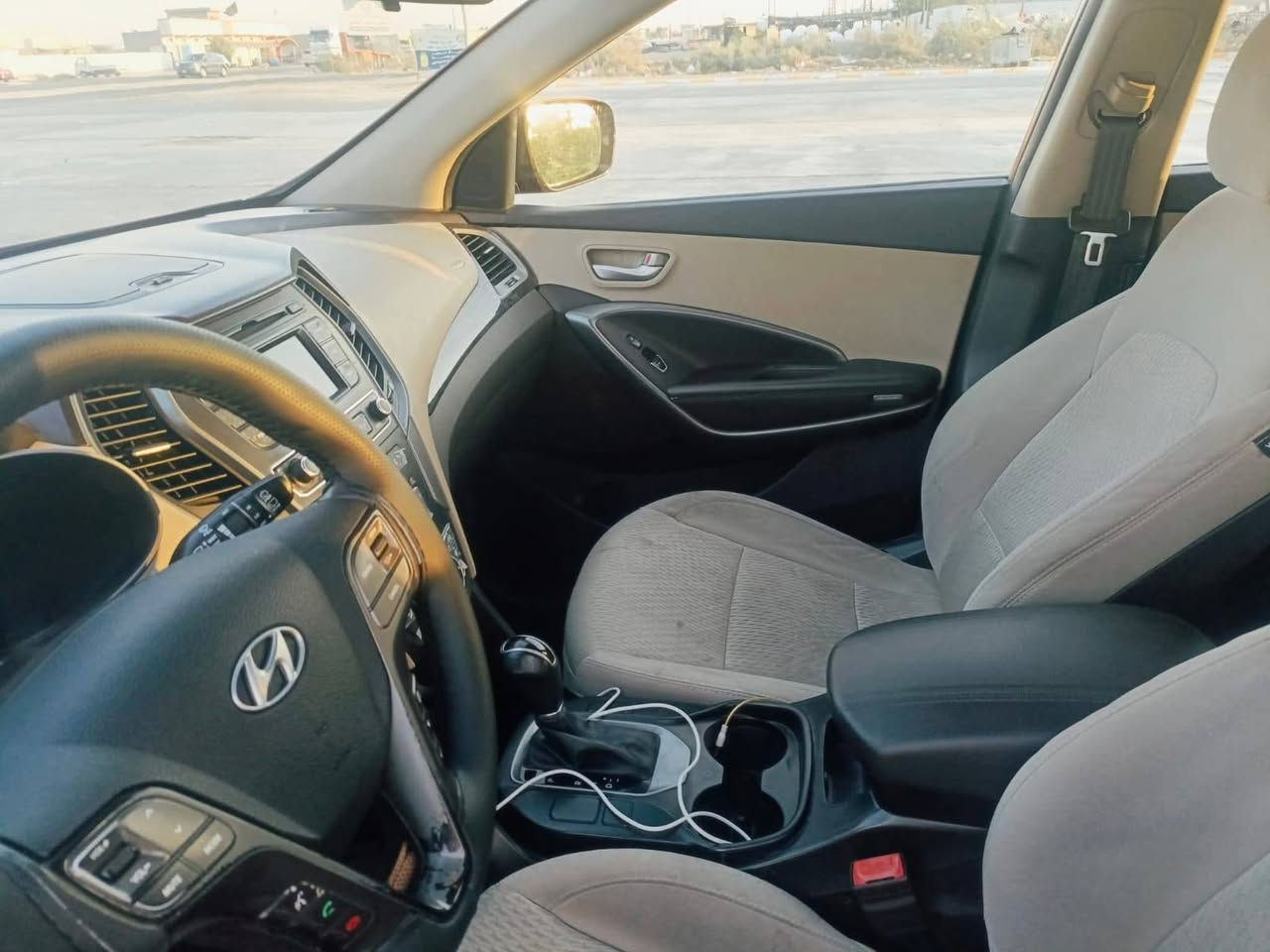 السلام عليكم 
مكلف بالنشر 
سنتافي موديل 2018 رقم شمالي مكانها ديوانية 
حدادية امامي وخلفي كله جديد مناقصها شي السيارة 
للبيع او مراوس السعر 135 
5راكب ماشية 110 قابلة للزيادة
للاستسفار الاتصال بالرقم ***********
@إشارة ط
