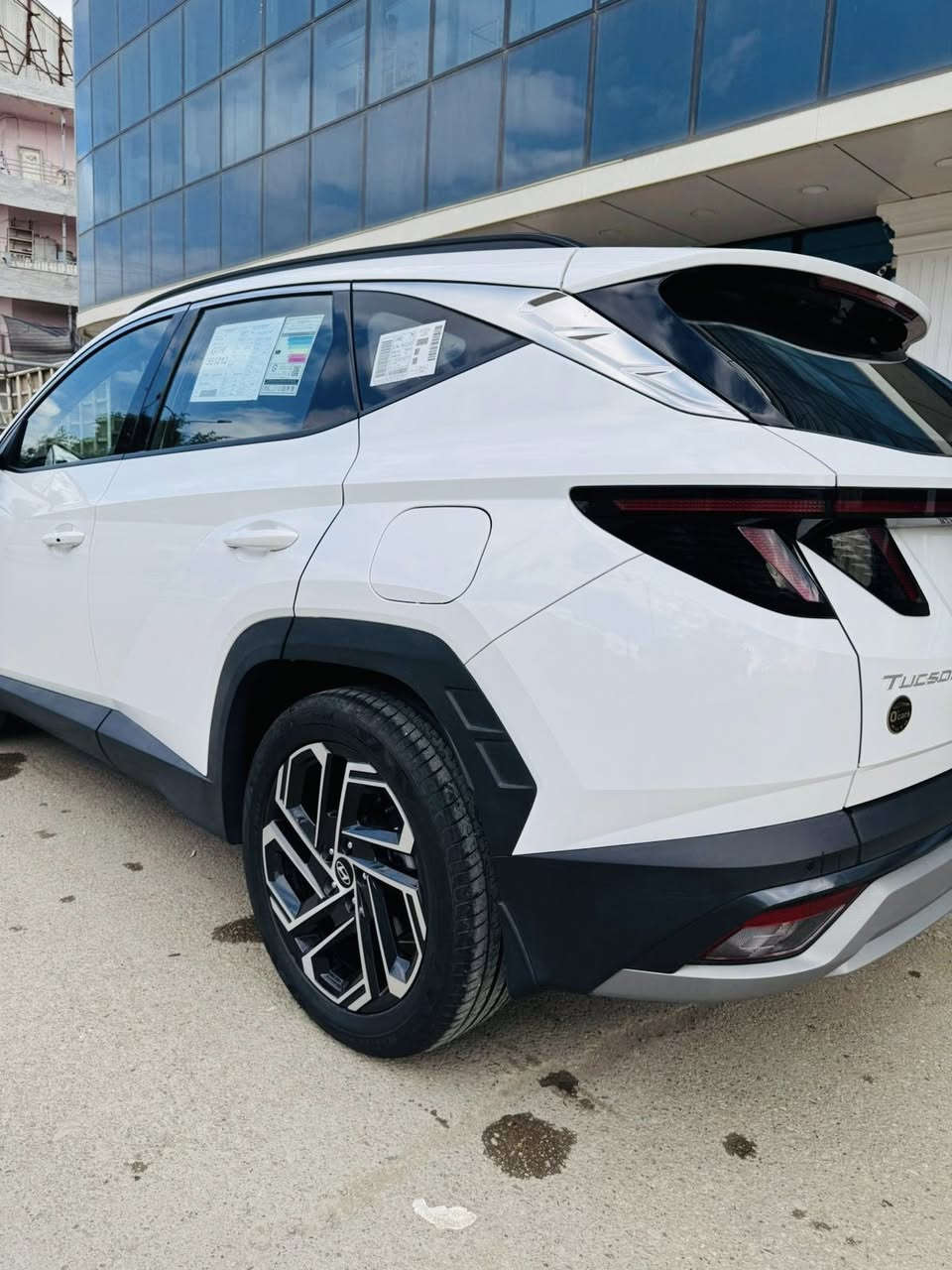 سلاع عليكم 
هونداي توكسان 2025 خليجي رقم اربيل الدولي باسمي تريد تحويل تريد وكالة فوول مواصفات عدا البنوراما مكفولة كفالة عامة بعدها بلضمان ماشية 9 الاف بيها 8 تبديلات دهن بلشركة مجانية 
مكاني جادرية او الكرادة 
السعر 238 بيها مجال بسيط  
***********
