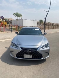 لكزس ES300 • ٢٠٢٣ • هايبرد