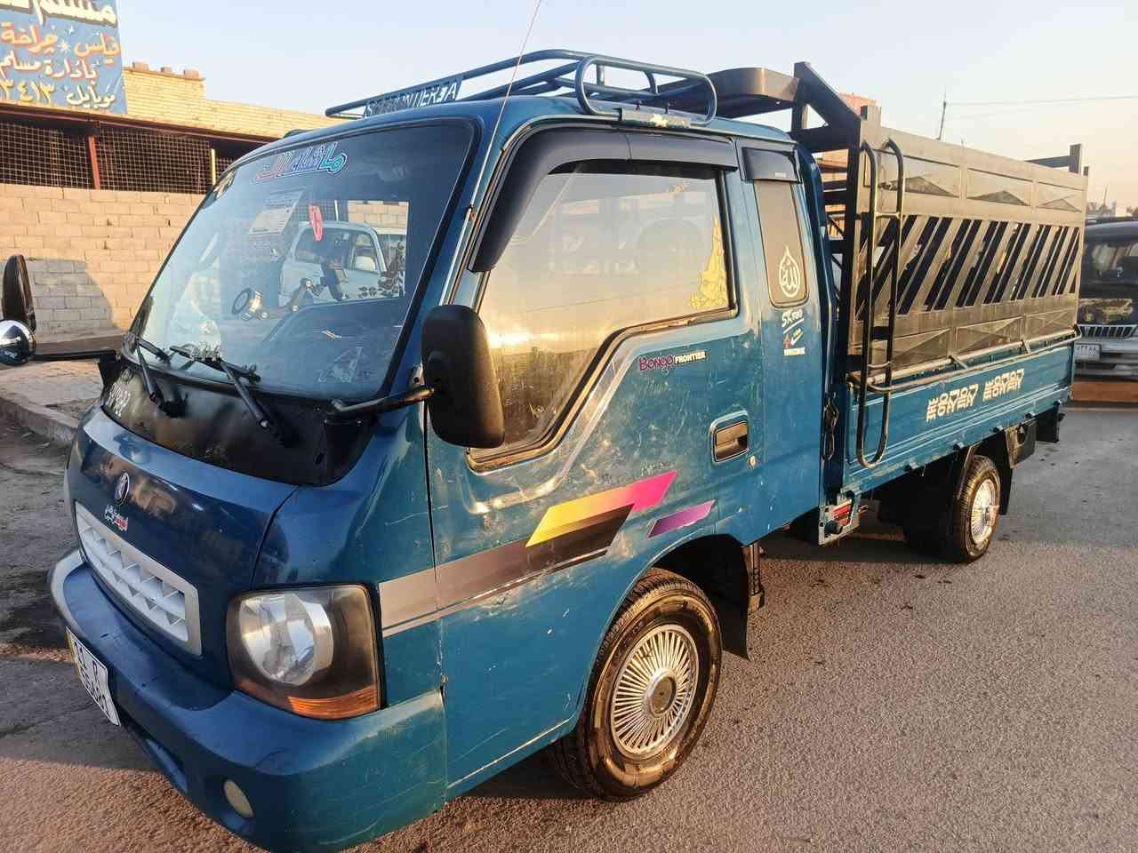 سلام عليكم كيا ام عيون 2002 ام الحاكيه سياره بسمي وجاهزه رقم نكليزي بغداد توهه مهزوزه تحويل ثاني يوم تخم تاير كهربائيات كلها شغاله مكينه خير من الله  السعر 77 وبيها مجال غير متواجد علئ الفيس موبايل *********** الخط الثاني *********** ماكينه 3000 سوبر
