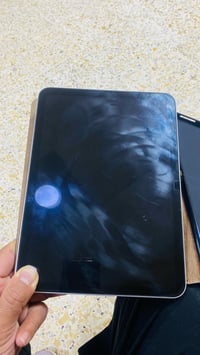 ايباد نضيف جدا استخدام قليل سريع وممتاز للدراسة والترفيه مابي اي مشاكل...