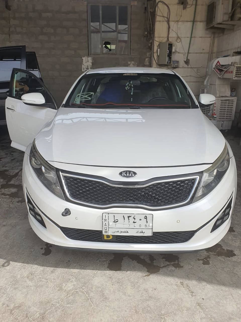 السلام عليكم
كيا اوبتما 2016 
وارد امريكي حادثها بابين الصدر وجاملغ الخلفي مصلح
مواصفاتها 
بصمه 
تحكم ستيرن جهتين 
بلوتوث 
حساسات اماميه خلفيه 
اشاير بالمري 
السياره سابقا هايبرد بامريكا 
بس حالياً فقط بانزين
للإستفسار *********** 
مكاني النجف
