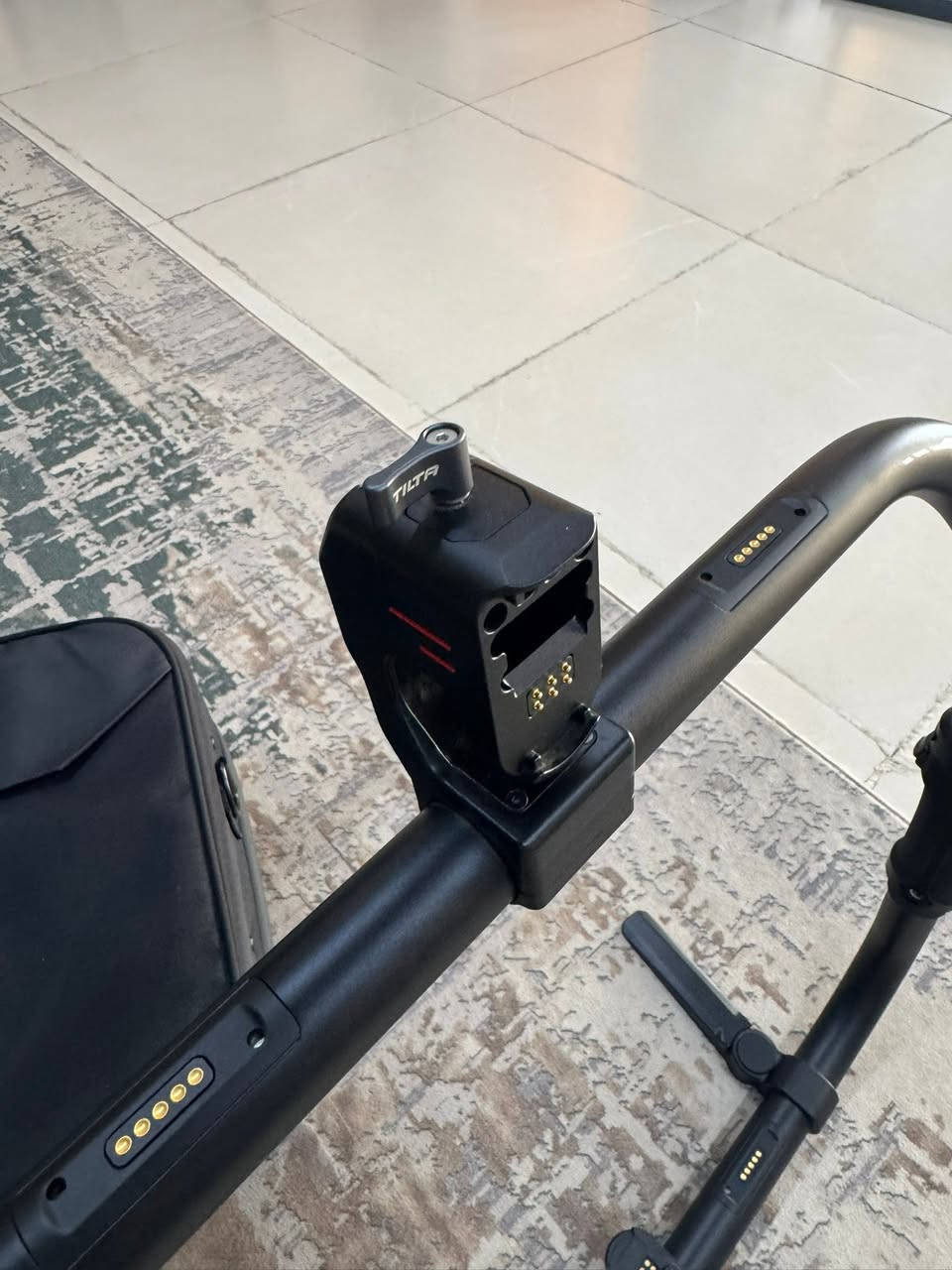 للبيع 
 Tilta  Ring Grip plus 
For Dji ronin control kit 

الحالة ممتازة مستخدم تقريباً 5 مرات كلش نظيف 
هو والحقيبة مالته اي شخط مبي 
اخذته من الافراح الجديد سعرة 600 الف تقريباً
اني عارضه هذا ب 500 الف 
واتساب 
*********** 
الثبات الي ينطي ويه الرونين كلش جيد

