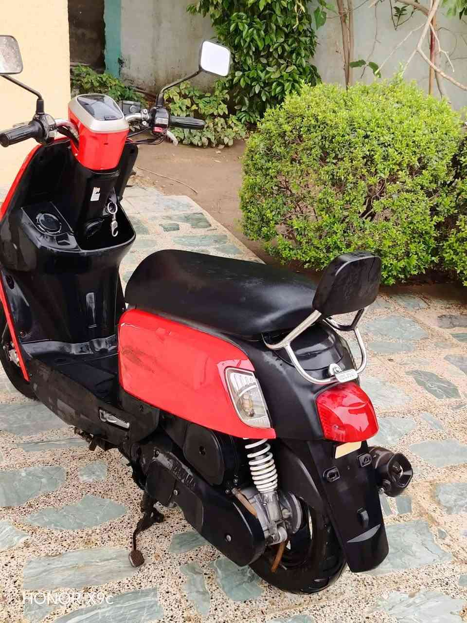 بوليس موديل 2013 الدراجه تخبل ما مفتوحه كله على بلاده بس الكفرات امبدل  نكره سلف شغال دبل اشاير عداد  السرعه شغال رايده ب850 او مراوس بمنغولي حديث وانطي فرق اذا نضيفه تواصل فقط واتساب ***********
