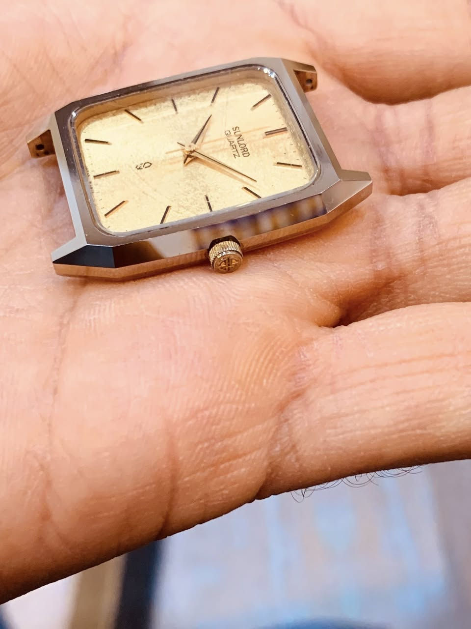 السلام عليكم للبيع ساعة sunlourd by seiko الساعة مصنوعة من معدن   Tungsten Carbide  او الدايستار غير قابل للخدش مينة ذهبية على وضع المصنع جدة نضيفة وانيقة السعر ٩٠ الف


**إذا كنت صاحب هذا الإعلان وتريد حذفه لأي سبب، رجاءا أرسل رسالة إلى الدعم الفني**