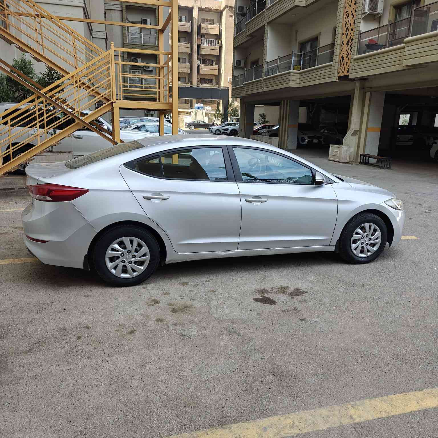 السلام عليكم النترا خليجي للبيع بدون مراوس مكفوله بيه ملاحظات بسيطه موجوده بلصور محرك 2000 تبريد قطعتين رقم بغداد الجديد سنوية ل 2030 السعر ب 140 
*********** حمزة, القادسية
