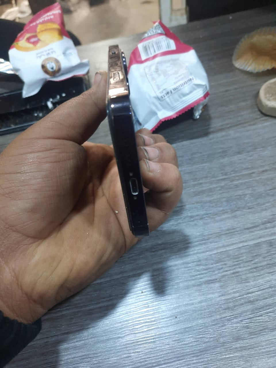 اسلام عليكم ايفون للبيع سعرة 250 وبي مجال حك الجية اني ما اعرف ب اليفون وبي ايكلود ماعرف اوخرة + كامرة الوجه ما تشتغل + خط ما يشتغل شراي خاص او اتصل *********** مكان نجف عسكري
