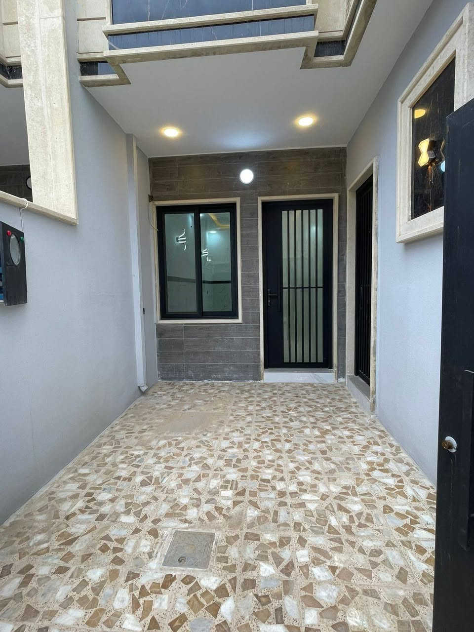 دار للايجار 🏠 

حي الحدباء مقابل أسواق الجزيرة 🛒.         مساحة 120 متر ⚡ بناء حديث زيرو فارغ 🔑 

طابقين كاملة ✅  

3 غرف نوم هول استقبال مطبخ صحيات كراج ✨ 

للاستفسار الاتصال على الارقام التالية 

***********.   📱 ***********.  📱    ***********.  📱
