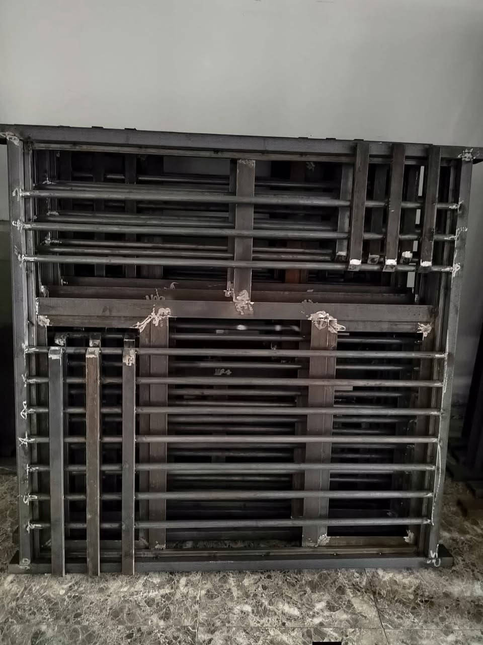 معمل حداد الرحمه بواب وشبابيك جملة فقط جنل ٣ مليم ونص  داخل مليم ونص شغل  درجه اولئ مكاني بغداد ***********
