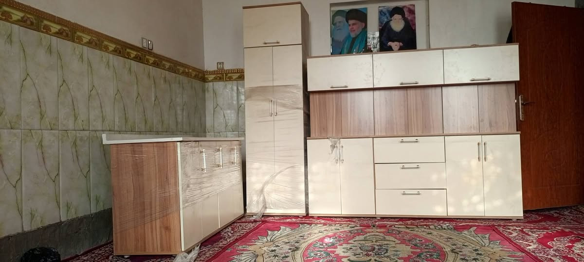 من رخصت مدير الكروب المحترم
السلام عليكم ورحمة الله وبركاته 
كاونتر للبيع جديد غير مستخدم خشب ام دي اف اربع قطع طول مترين سعر 550 الف 
العنوان بغداد البلديات 
موبايل ***********
