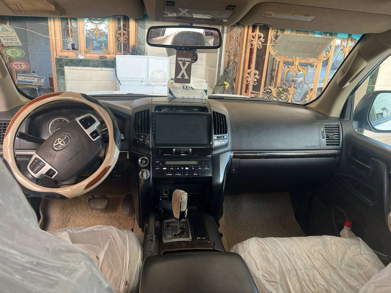 السلام عليكم 
للبيع او مراوس حسب القناعه
لاندكروز  GXR
موديل 9 دعاميات 13
بدون ضرر بدون صبغ 
فول مواصفات 
شاشه بالقماره 
فتحه سلايد 
داخل كريمي
وباقي مواصفات الGXR
سياره نظيفه بدون اي نقوصات
بيه تقشر بالصبغ بداية القماره جان عليه فابلون مده طويله 
السياره جاهزه بدون نقوصات 
رقم بغداد 4 فئات تحويل مباشر
السعر ب280$
مكان السياره الصويره
واي استفسار اني حاضر

***********

***********

( محمد الصعب )
