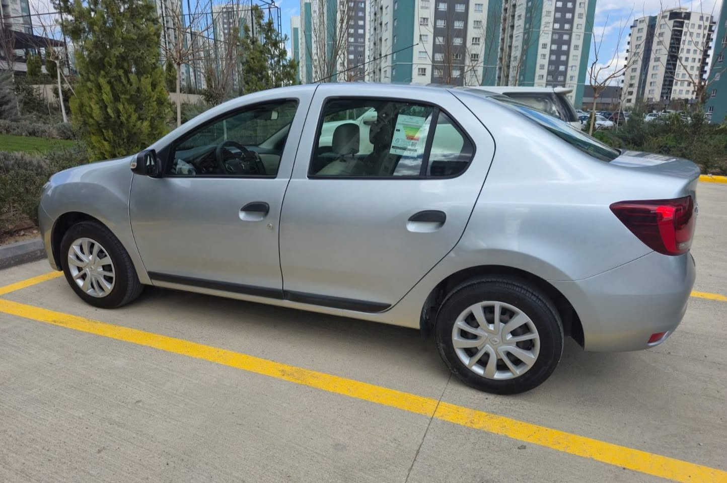 رینۆ سمبول 2020 کەم رۆیشتوە 
٤٣ هەزار ڕۆیشتوە 
سەنەوی تاساڵی ٢٠٢٨ بەسەرناچێت 
بەناوی خۆمەوەیە 
بەشەرتی تحویل و مەکینە و گێڕ 
یەک پارچەی بۆ یاخە 
چەمەلەغی لای سەکن 

سعر : داوای بکە لە کۆمێنت ڕاستەوخۆ بۆت دێت 🤖 

سەیارەکە هەزەی نوێ کراوەتەوە و بێ کێشەیە 

لەسلێمانی لەشقەکانی میران ستی
بۆ زانیاری زیاتر پەیوەندی بە خاوەنی 

***********
