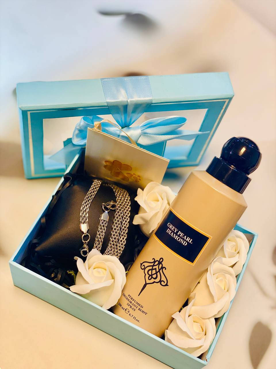 😍بوكس عيد الحب الفاخر 💖
خلّي هدية عيد الحب هذا العام تكون مختلفة ومميزة 🎁✨
بوكس يجمع بين:
🌸 معطر إبراهيم القرشي برائحة ساحرة تدوم طوال اليوم
💎 سيت سوار وزنجيل يضيف لمسة أناقة وجمال لكل إطلالة

هدية مثالية لشخص تحبه، تعبير صادق عن الحب والمودة 💌
🎀 خلي هاللحظة لا تُنسى وخلّي قلبه يفرح بأجمل المفاجآت! 

سعر البوكس


**إذا كنت صاحب هذا الإعلان وتريد حذفه لأي سبب، رجاءا أرسل رسالة إلى الدعم الفني**