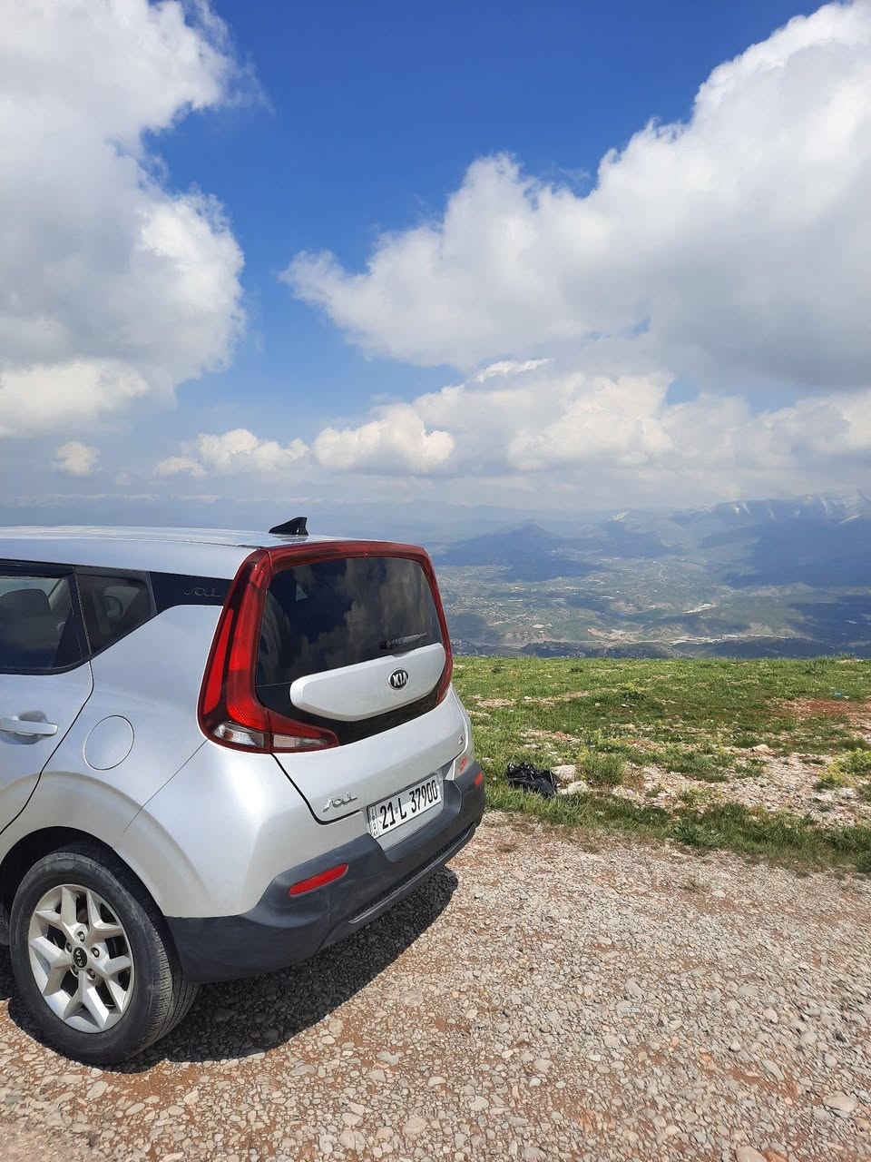 للبيع كيا سول 21 وارد امريكي  نظيفة ماشية 60000 وقابل للزيادة مع رقم سليمانية مميز ...حادث السيارة بونيد وجاملغ يمين .السيارة فئة s ومحرك 2000 بيها هواي مواصفات من شاشة ورادار وخروج عن المسار وتوقف ذاتي ..السيارة معروضة ب20  مليون وبيها مجال للي جاد ويريد يشتري ومكان السيارة بغداد/ حي الجامعة 
*********** اتصال او واتساب
