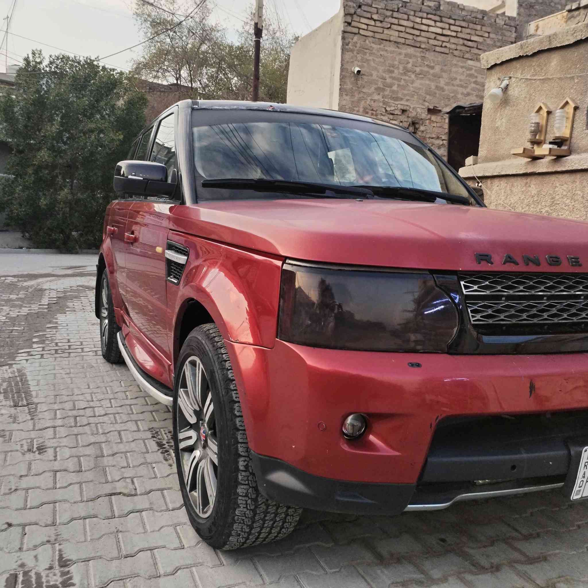 رانج روفر سبورت 2008 شكل 2013
بغداد الجديدة ***********
السيارة بيها منظومة غاز يعني انسى الصرف والدوانز وانسى الفيت بم
مكينة بدون سوبر جديدة
كير عليه ادامة جديدة فلتر ودهن
صدر امامي خلفي نظيف لا طكة ولا صوت
3 شاشات
منظومة زينون 
تبريد خير من الله 
الجوبلسات خير من الله 
ماطور اشتريتة جديد مال تفصيخ مامشدود لان مسويها گصب يعني تبقى مستوى واحد شوكت ما يعجبك ترجعها بلادي
كشنات كهرباء وتدفئة
مقود كهرباء 
سلايد روف
حادثها بنيد وجاملغ امامي
وجاملج خلفي بيه كلير
طوافة البانزين عاطلة
السعر 110 وبيها مجال بسيط بغداد, العراق
