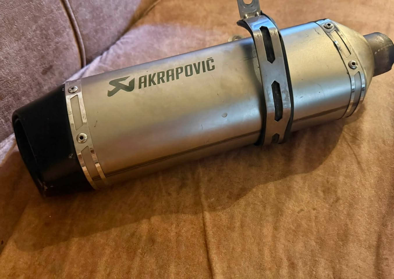 السلام عليكم صالنصه AKRAPOVIC للبيع ترهم جكسر وترهم تيماكس صوتها كلش حلو العنوان بغداد الشعب ***********
