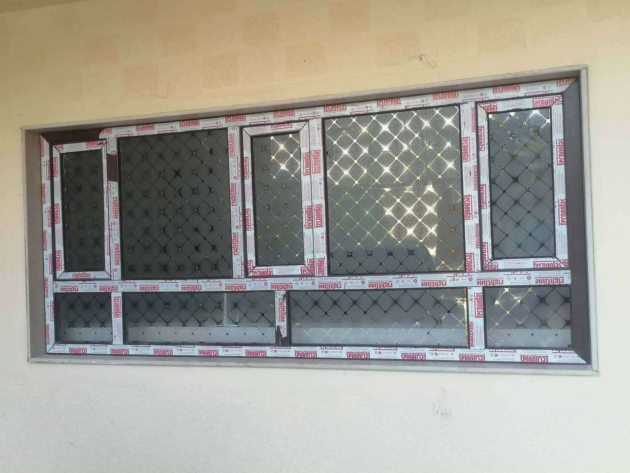 السلام عليكم
جامات معمل الاخوين 
موصل جديده 
جام اسود ابيض مشجر 
جميع النواع موجوده 
دبل جام الاستفسار عل الارقام التاليه 
***********📞
