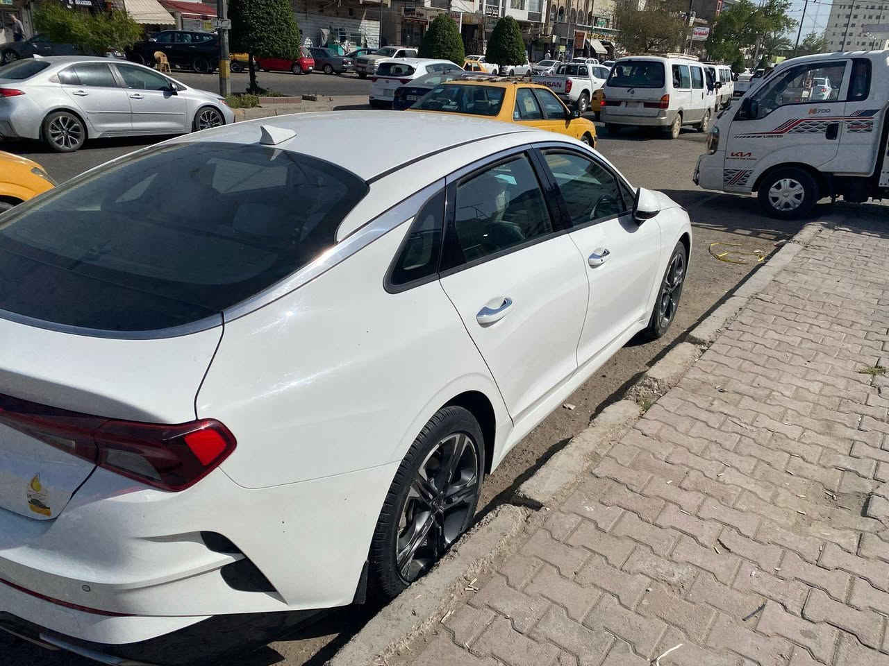 كي فايف موديل 23 خليجي 
كير محرك مكفول 
رقم بغداد 
تبريد قطعتين 
ماشيه 25 
حساسات أمامي خلفي 
سياره كفاله عدا شخوط ب دعاميه 
مكان بغداد حي العدل 
#الجود_للسيارات_خيارك_الأول 
#العراق #المحافظات #سيارات #بيع_مباشر 

الاتصال*********** وتساب مكلف
سعر 190 بي مجال
