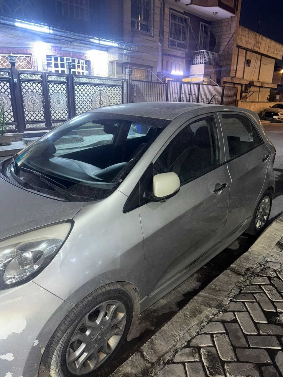 السلام عليكم شونكم اخوان بيكانتو 2015 فول مواصفات خليجيه السياره ماشية 80 الف 
السعر 85 وبيها مجال 
*********** مكلف بل نشر
