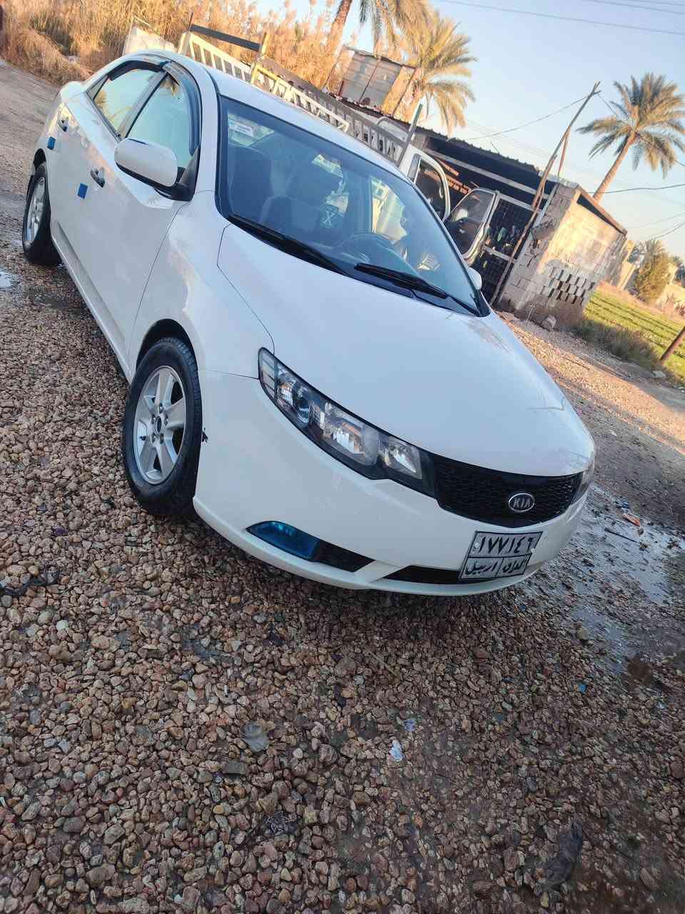 السلام عليكم
سيراتو 2012 خليجي سياره جاهزه نضيفه كير مكينه حداديه تبريد تخم تاير السونار مرفق ويه الصور 
سنويه . نافذه 25 . تحويل مباشر 
مكان بابل حله سعر 88 بيه مجال بسيط ***********
