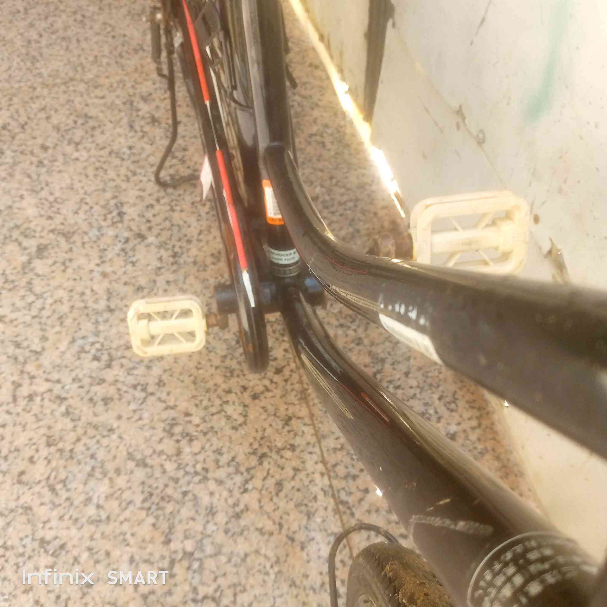 السلام عليكم بايسكل سياحي للبيع حجم 26  السعر 75 وبي مجال مكان البصره التنومه شط العرب ***********
