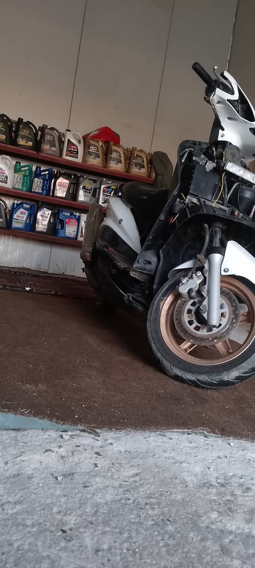 السلام عليكم سكنس
سكنس سلف بكل وقت عليها محرك ثلعب مزود 58.5 كور عمل 4 ولفات كبار كلجات رياضي دراجه شلعه معدل كلش قويه هاون تشك الكاع معدل طيران صالنصه رياضي صوت طرب الدراجه نصبتها كلش حلوه يحتاجلها غسله تاركها ما اطلع بيها قليل عوزها ترتيبات بسيطه تايرات جدد كهربائيّات كلشي شغال بجم موجود بس شويه تعبان مراوس بعدله او بيع 
السعر ((550)) وبيها مجال مو شراي لا تراسلني ولا تعبني متواجد خاص او اتصال 
((***********)) وتحياتي للجميع
