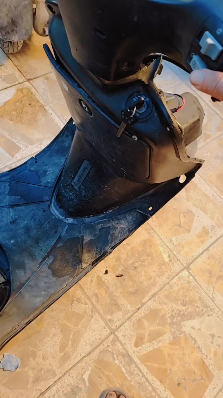 السلام عليكم دراجه فراشه فحل نكره سلف كهربائيات كلها شغاله مكاني نجف الاشرف شارع المدينه  الدراجه شلعه شوفت عينك الدخان من التاير رقمي *********** بي واتساب السعر 250 و بيها مجال
