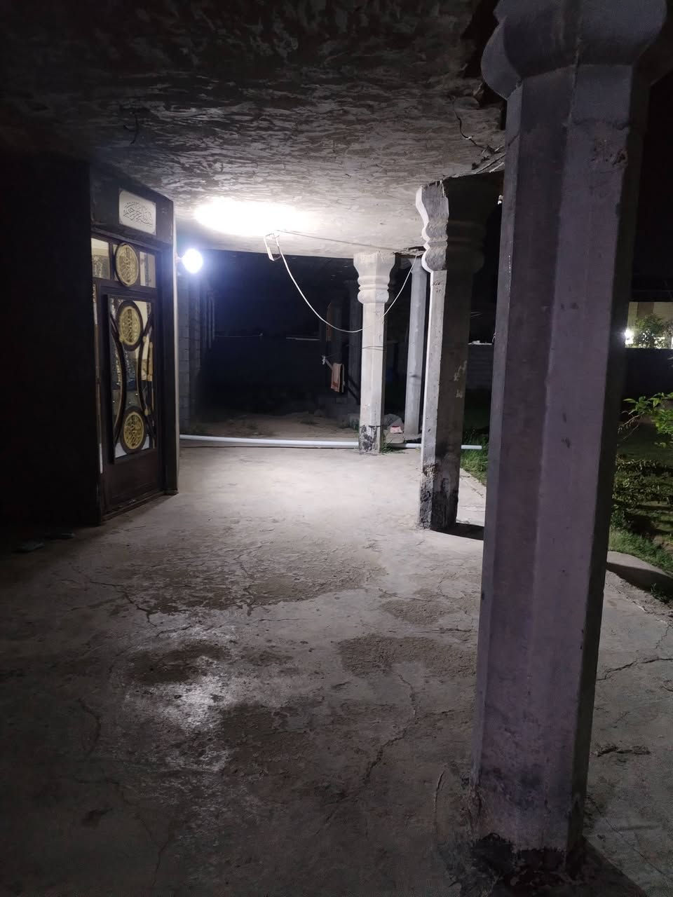 يا الله سلام عليكم ورحمة الله وبركاتة دونم معه دار مساحه 250متر ومضيف 5×15 طابو زراعي 25طابو المحموديه  العنوان بغداد الرضوانيه قرب سريع الدولي قرب من لواء 55 باقي التفاصيل كاملة عل واتساب او اتصال ***********
