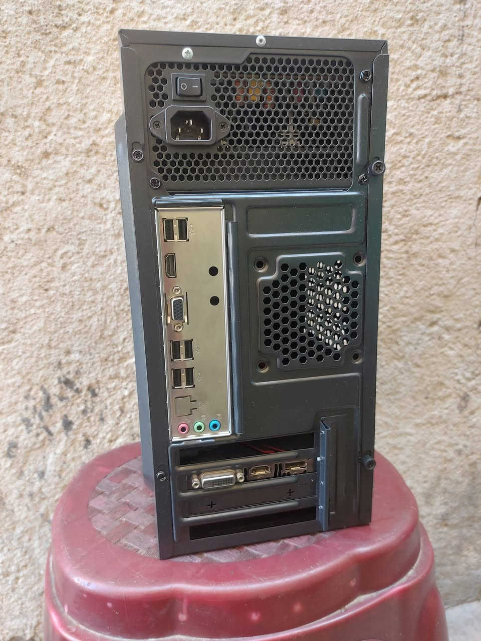 للبيع كيس جديد لوك هاي المواصفات
Case black
H61
PS 500W 
i5_2400
Ram ddr3 16gb
Hard m.2 256gb +hdd 500gb
Gpu gtx 1050ti 4gb gaming Asus
Keyboard G16 60% RGB
Mouse gaming RGB
Cable HDMI


**إذا كنت صاحب هذا الإعلان وتريد حذفه لأي سبب، رجاءا أرسل رسالة إلى الدعم الفني**