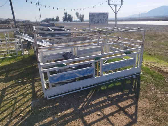 سەلام علیکم هاوڕیان  
بابەت فرۆشتن چەمچەی سیارە
چە مچەی نیسان5قولاب سەرچەمچەم هەیە
چەمچەی مەرزیە مۆدیڵ2022هەیە
چەمچەنیسان 4قولاب سەرچەمچەو چادر هەیە

بالای نیسانم هەیە
ژ.م ***********
    ***********
       ڕانیە  شکارتە
