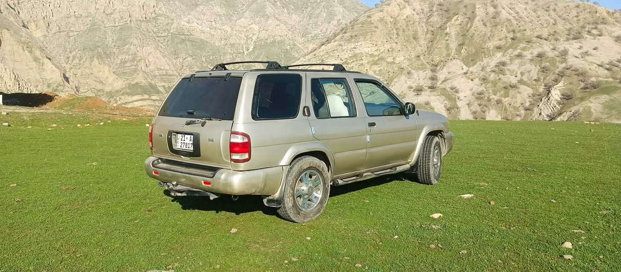 نیسان پاسفیندەر ٢٠٠١ 
پێش و دوا کەپس
گێڕ و مەکینە بە شەرت 
جام کارەبا
ڕەسمی سۆنەر دانراوە 
سەیارەیەکی بێ کەم وکوڕی
ڕەقەم سلێمانی بە شەرتی تەحویل
٦٠وەرەقەو معامەلە
گۆڕینەوە ئەکەین تەنها قەمەرە
شوێن پێنچوێن
*********** بنجوين, السليمانية
